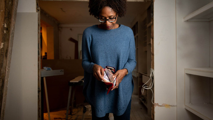 lady opening purse