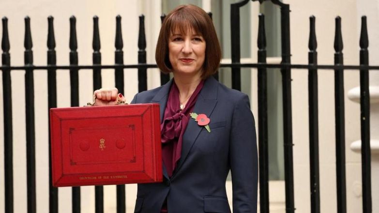 Rachel Reeves Red Briefcase.jpg