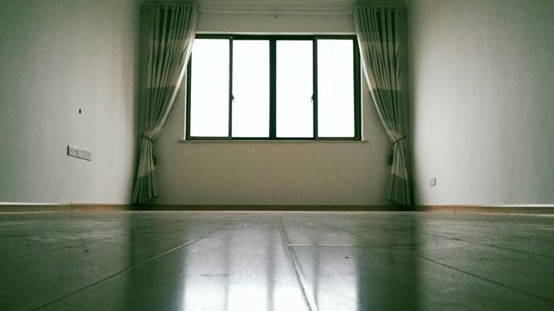 Empty room focusing on a window